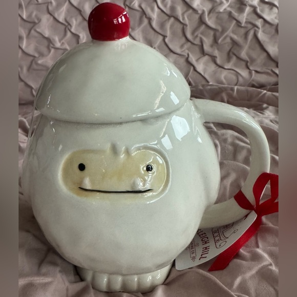 CHRISTMAS WINTER HOLIDAY YETI SNOW MONSTER COFFEE MUG W/ TOPPER - Picture 1 of 4